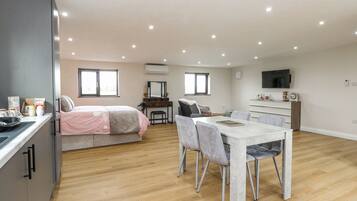 Cottage | 1 bedroom, individually decorated, individually furnished, free WiFi