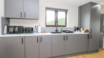 Cottage | Private kitchen | Cookware/dishes/utensils