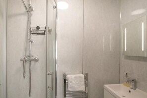 Hair dryer, towels - 4 Bed in Amble (oc-gd1868) (Amble)