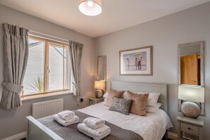 4 bedrooms, iron/ironing board, travel crib, WiFi (free) - 4 Bed in Amble (oc-gd1868) (Amble)