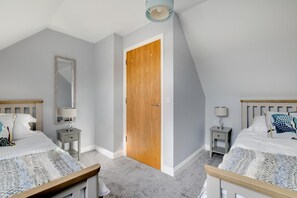 Iron/ironing board, travel cot, free WiFi, bed sheets - 4 Bed in Amble (oc-gd1868) (Amble)