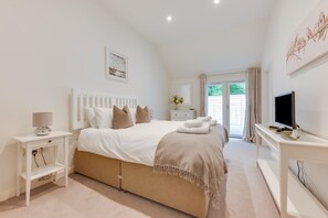 Iron/ironing board, travel cot, free WiFi, bed sheets - 3 Bed in Snape (oc-1wadd) (Snape)