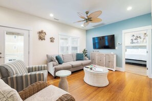 TV, offices - 3min Walk to Beach with Heated Pool in Ocean Sands (Corolla)