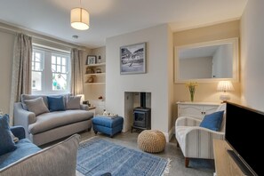 TV - 3 Bed in St Ives (oc-vgn25) (St Ives)