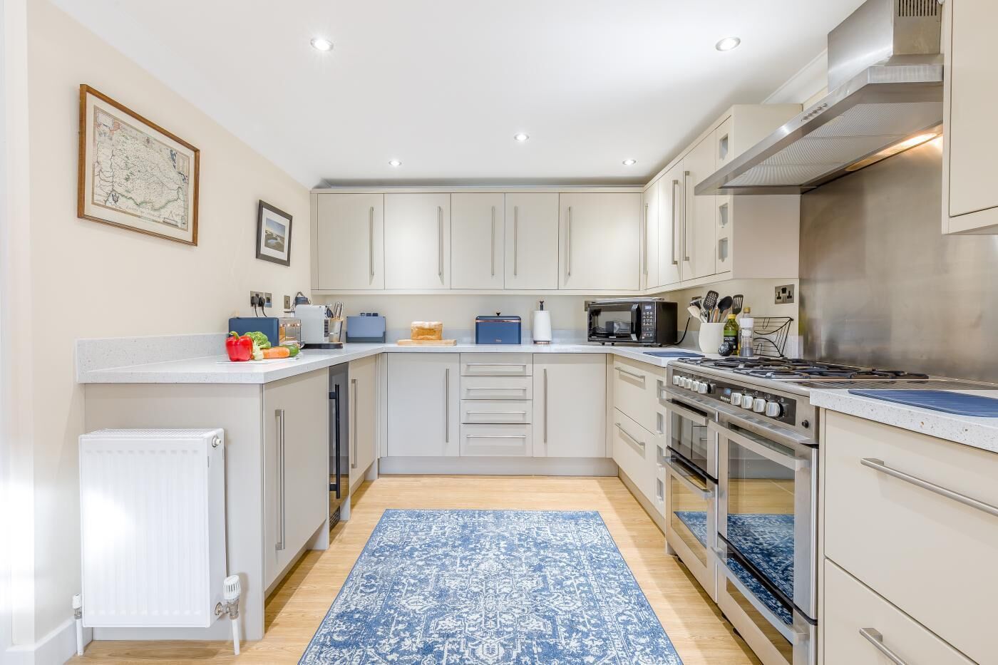 Microwave, oven, dishwasher, cookware/dishes/utensils