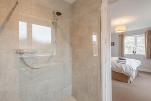 Towels - 3 Bed in Digby (oc-d32237) (Digby)