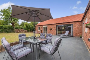 Outdoor dining - 3 Bed in Digby (oc-d32237) (Digby)