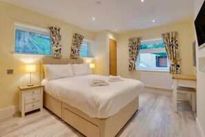 2 bedrooms, iron/ironing board, travel cot, free WiFi - 2 Bed in Langland (oc-hh20) (Newton)