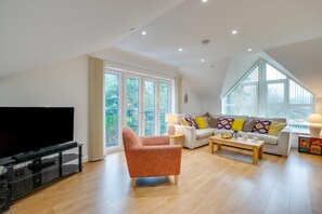 TV - 2 Bed in Langland (oc-hh20) (Newton)
