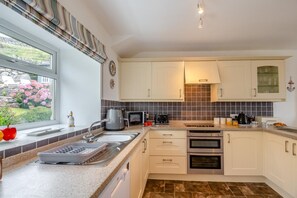 Ofen, Geschirrspüler, Kochgeschirr/Geschirr/Besteck