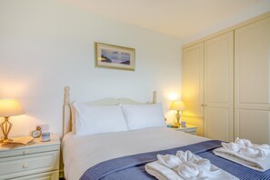 Iron/ironing board, free WiFi, bed sheets - 1 Bed in Llanfair (oc-b32109) (Llanfair)