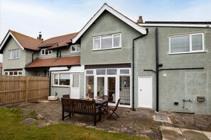 Outdoor dining - 3 Bed in Bamburgh (oc-gd1872) (Bamburgh)