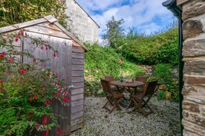 Outdoor dining - 2 Bed in Talskiddy (oc-p00844) (Talskiddy)