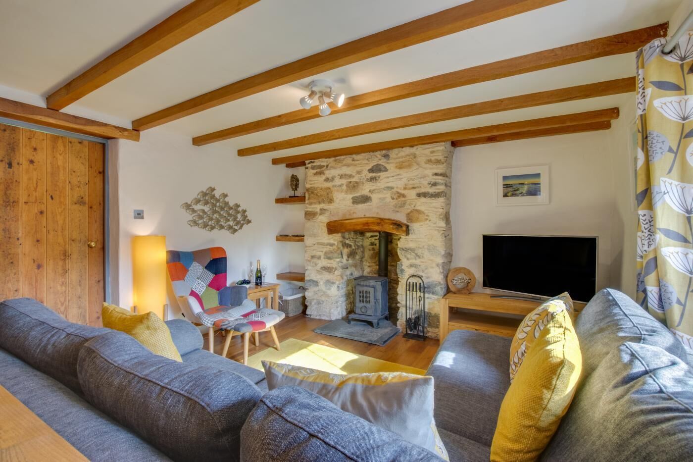 TV, fireplace