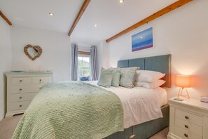 Silitysrauta/-lauta, ilmainen Wi-Fi, vuodevaatteet