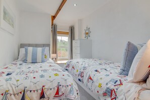 Iron/ironing board, travel cot, free WiFi, bed sheets - 2 Bed in Talskiddy (oc-p00844) (Talskiddy)