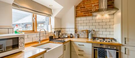 Microwave, oven, cookware/dishes/utensils