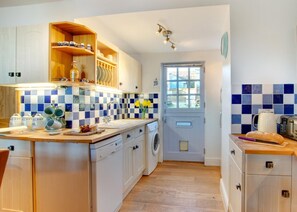 電子レンジ、オーブン、食器洗い機、ハイチェア