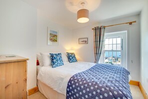 Iron/ironing board, travel cot, free WiFi, bed sheets - 3 Bed in Gorran Haven (oc-p00812) (Gorran Haven)