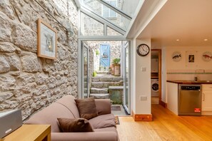 Interior - 3 Bed in Portland (oc-s32276) (Portland)