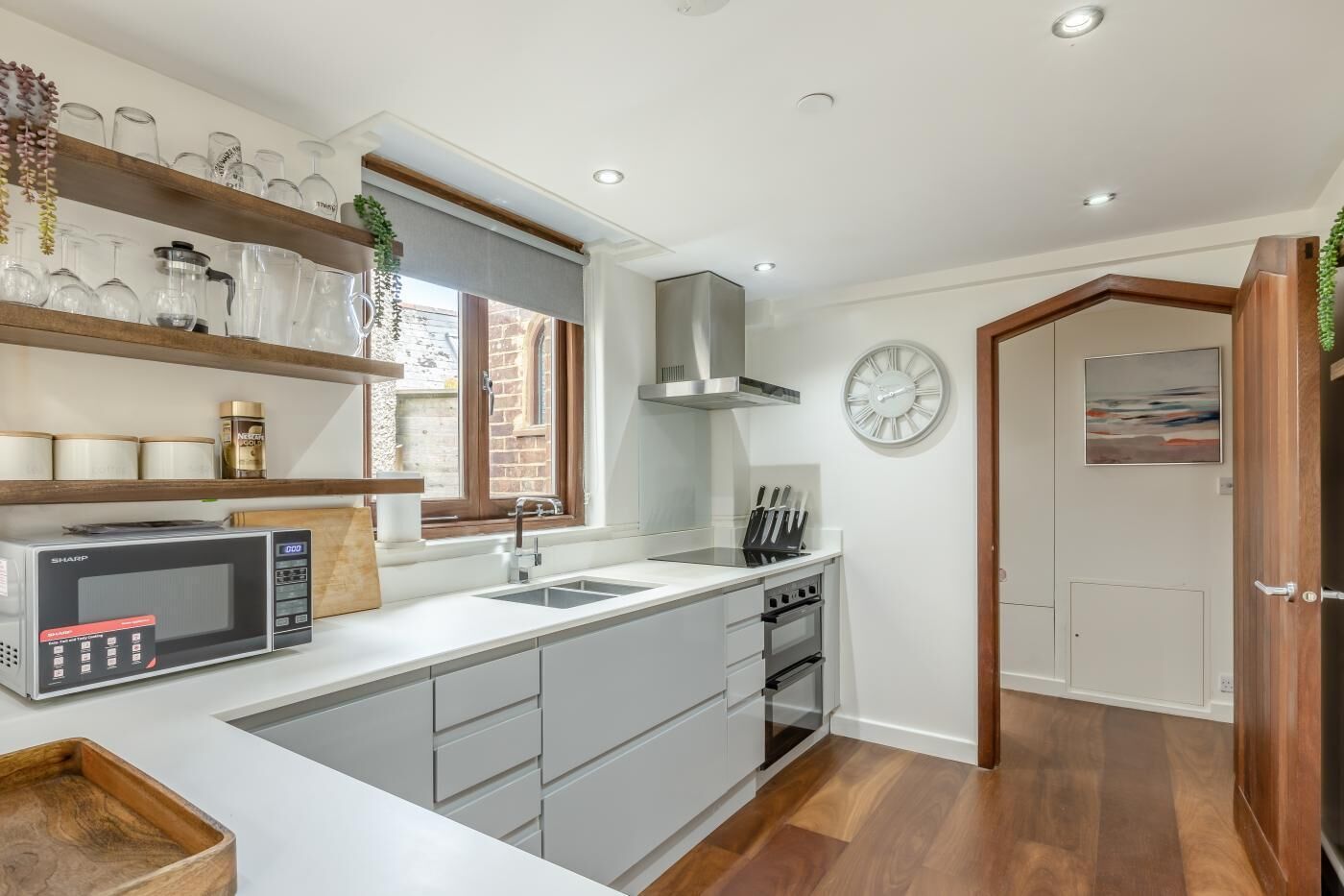 Microwave, oven, dishwasher, cookware/dishes/utensils