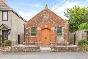 Exterior - 2 Bed in Winfrith Newburgh (oc-t32115) (Winfrith Newburgh)