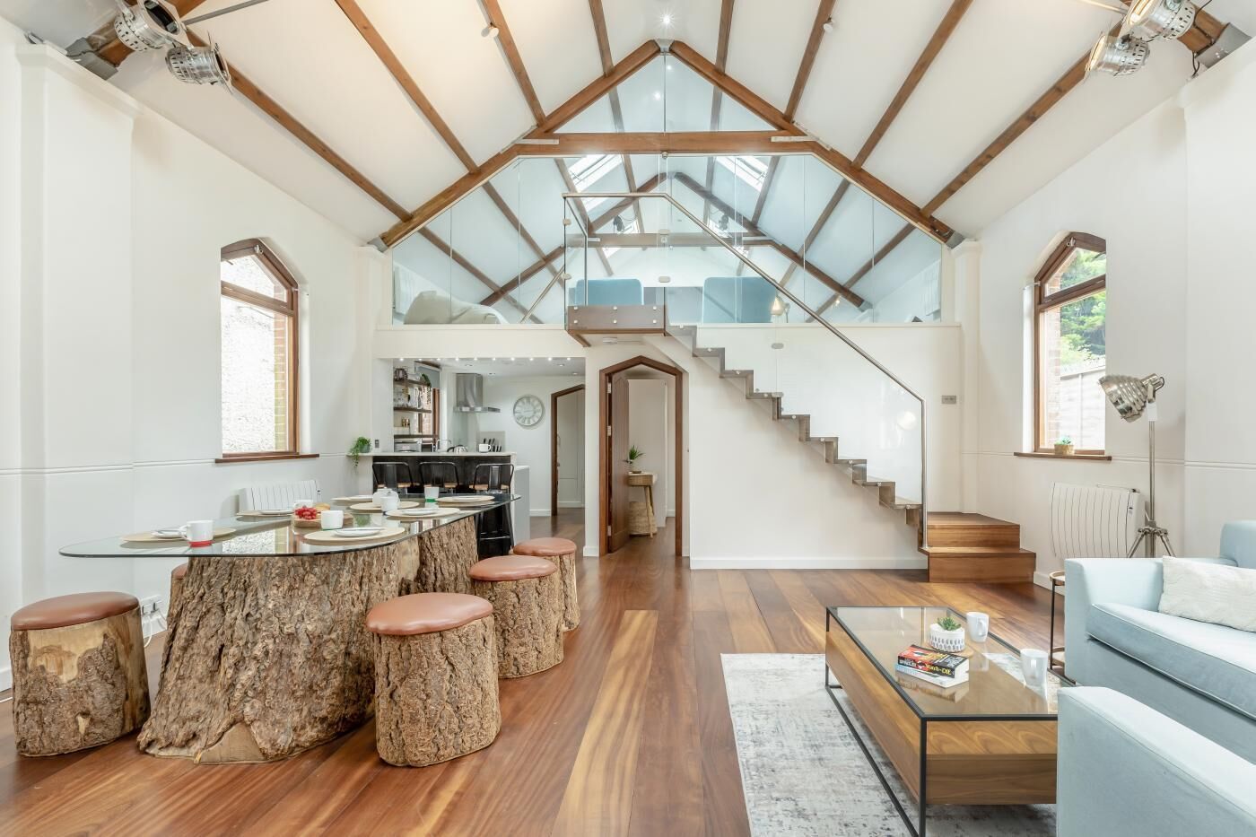 المنشأة من الداخل