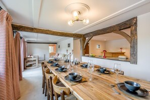 Dining - 5 Bed in Battle (oc-l32238) (Battle)