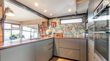 Micro-ondes, four, lave-vaisselle