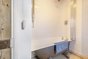 Towels - 2 Bed in Whitby (oc-w014) (Whitby)