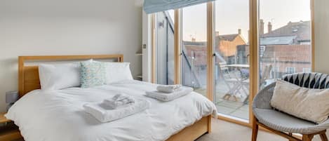 Iron/ironing board, free WiFi, bed sheets