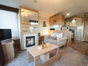 Living area - SWIFT CABIN, pet friendly, character holiday cottage in Scarborough (Scarborough)