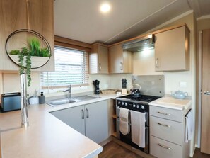 Private kitchen - SWIFT CABIN, pet friendly, character holiday cottage in Scarborough (Scarborough)