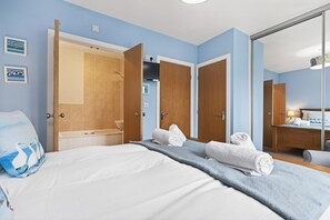 Iron/ironing board, travel cot, free WiFi, bed sheets - 2 Bed in Whitby (oc-w502) (Whitby)