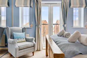 Iron/ironing board, travel cot, free WiFi, bed sheets - 2 Bed in Whitby (oc-w502) (Whitby)