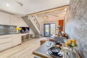 Interior - 5 Bed in Berriew (oc-ta10) (Berriew)