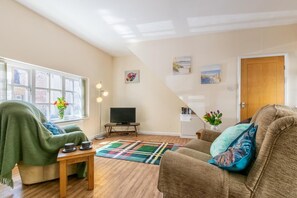 TV - 2 Bed in Whitby (oc-w966) (Whitby)