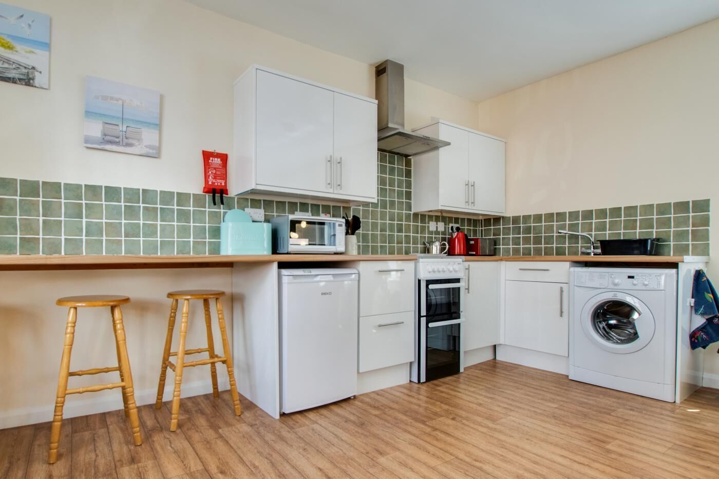 Mikrobølgeovn, ovn og kjøkkenutstyr