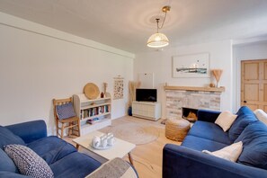TV, fireplace - 2 Bed in Holt (oc-t24825) (High Kelling)