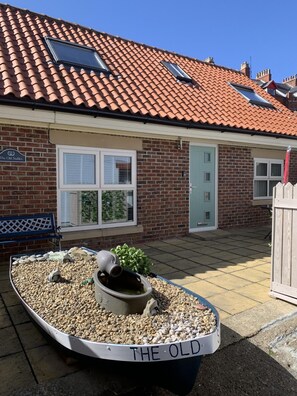 Exterior - 3 Bed in Whitby (oc-w724) (Whitby)