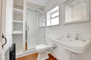 Towels - 2 Bed in Whitby (oc-w353a) (Whitby)
