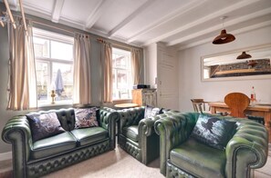 TV - 2 Bed in Whitby (oc-w353a) (Whitby)