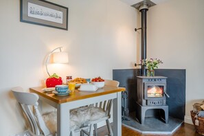 Dining - 2 Bed in Bassaleg (oc-d32378) (Bassaleg)