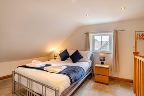 Iron/ironing board, bed sheets - 3 Bed in Sandsend (oc-wa081) (Sandsend)