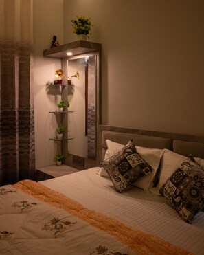 Iron/ironing board, internet, bed sheets - Urban Suites 3BHK bunglow in Centre of Jaipur (Jaipur)