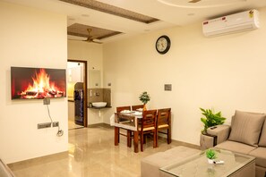TV - Urban Suites 3BHK bunglow in Centre of Jaipur (Jaipur)