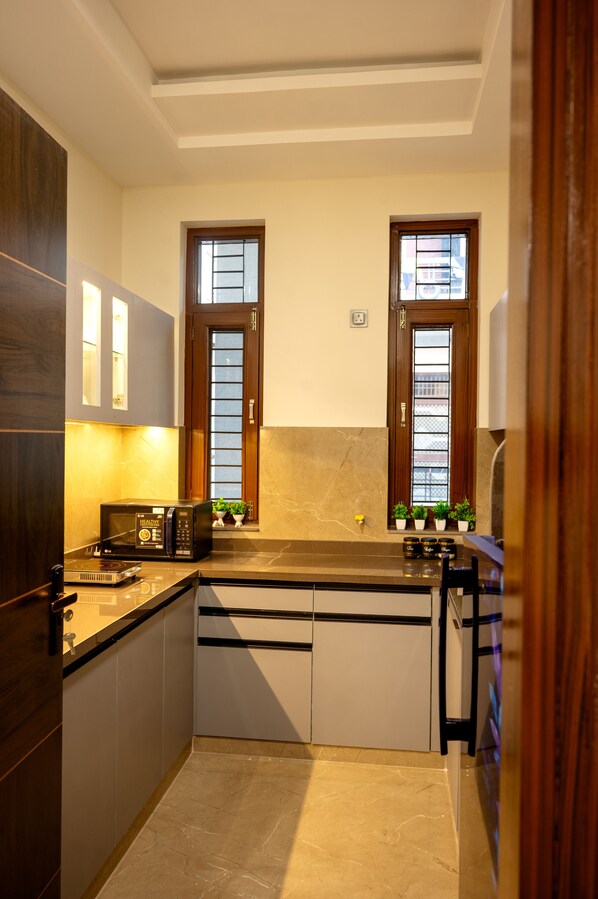 Microwave - Urban Suites 3BHK bunglow in Centre of Jaipur (Jaipur)