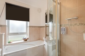 Towels - 3 Bed in Corton (oc-s32347) (Corton)