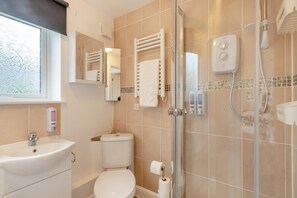 Towels - 3 Bed in Corton (oc-s32347) (Corton)