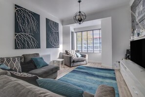 TV - 3 Bed in Cardiff (oc-bow177) (Cardiff)